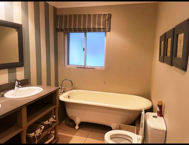 6 BEDROOM HOUSE FOR SALE IN LA LUCIA